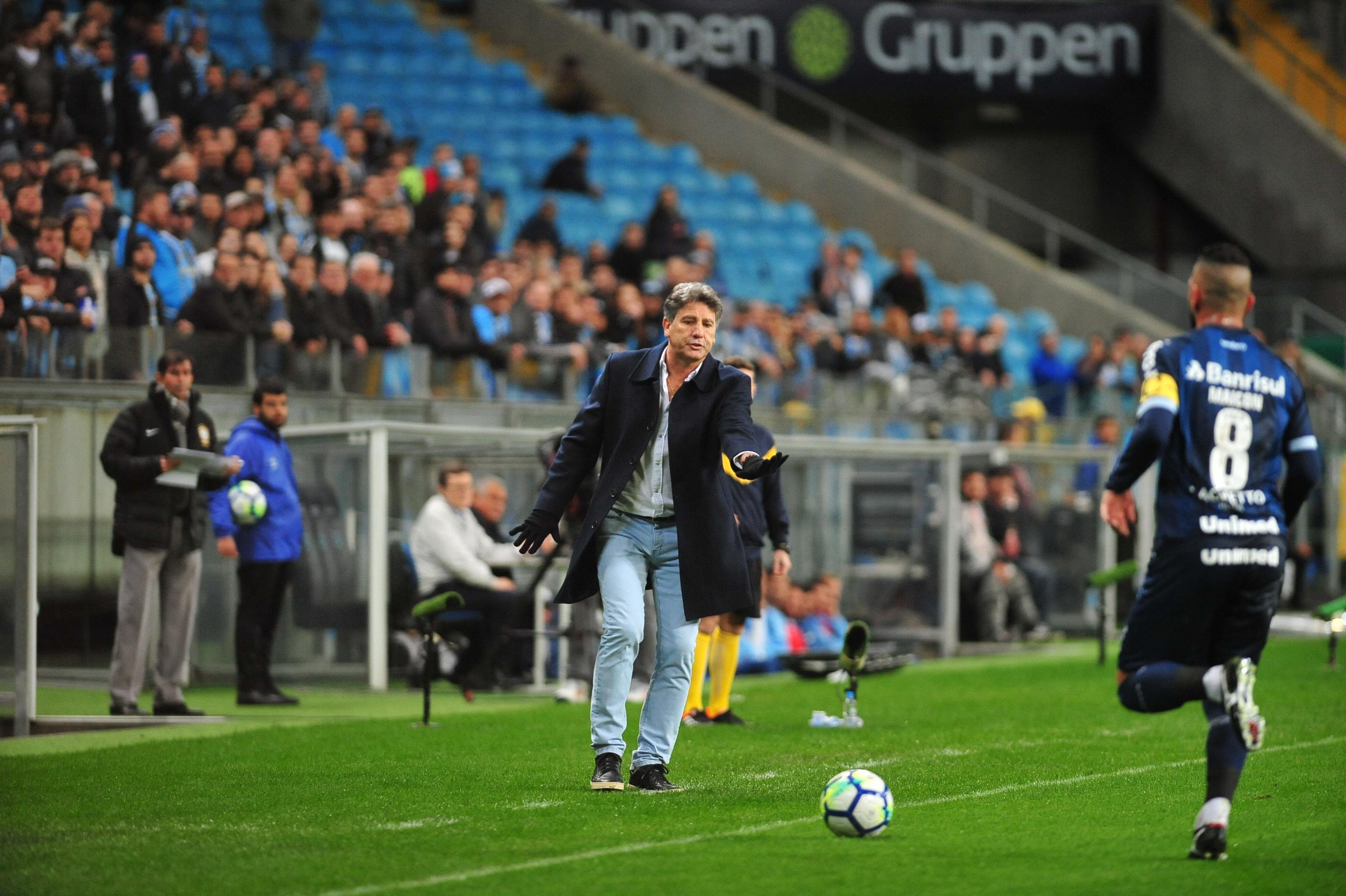 T&eacute;cnico avalia que Gr&ecirc;mio "amassou o Cruzeiro" que jogou por apenas uma bola