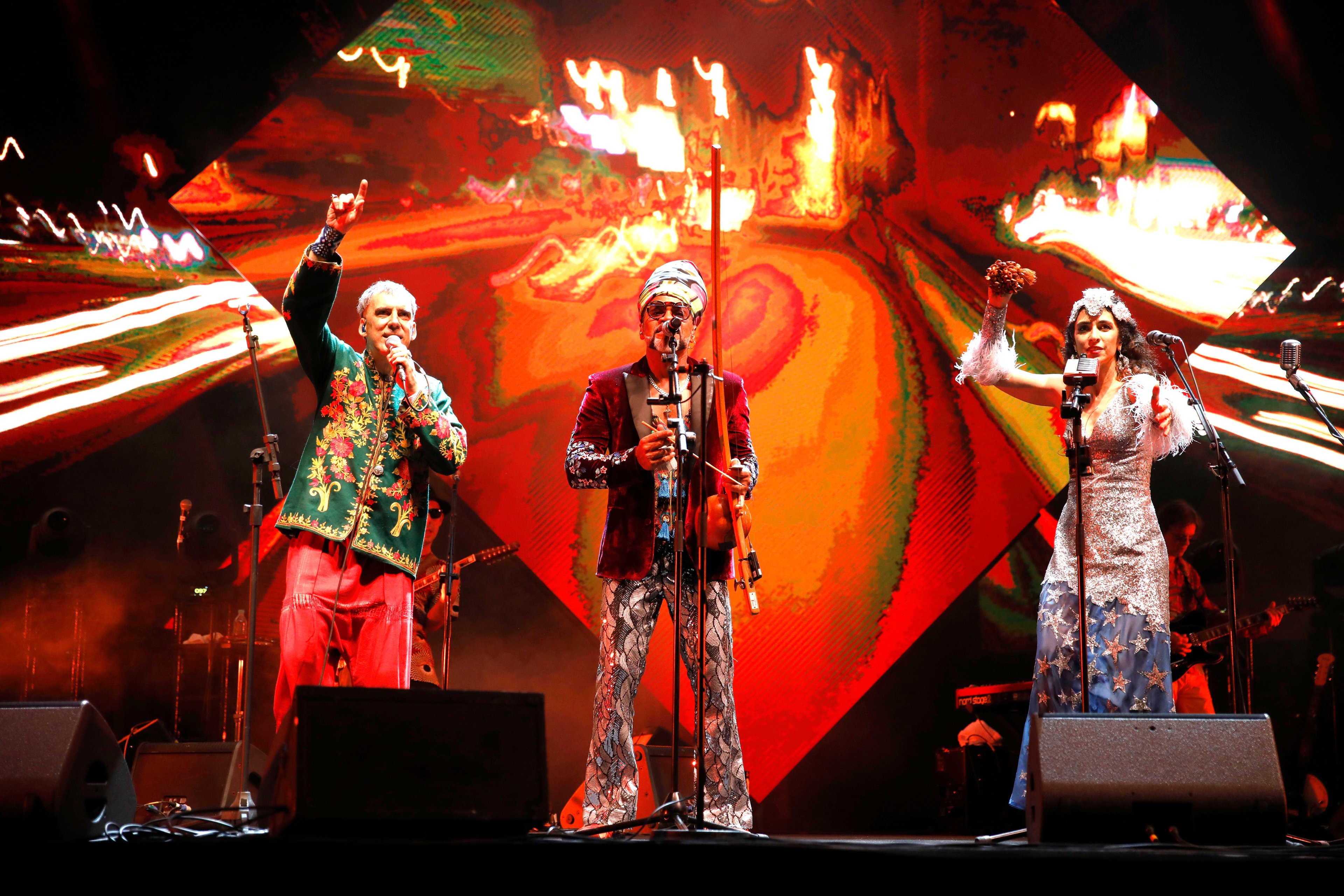 Show faz parte da primeira turn&ecirc; do trio formado por Arnaldo Antunes, Carlinhos Brown e Marisa Monte