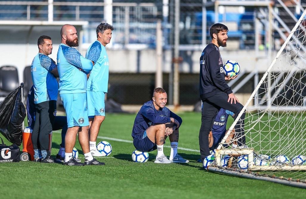 Gr&ecirc;mio vive momento de turbul&ecirc;ncia antes de decis&atilde;o com Estudiantes 