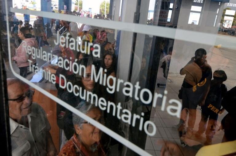 Centenas de imigrantes sem passaporte ser&atilde;o transportados em &ocirc;nibus at&eacute; a fronteira