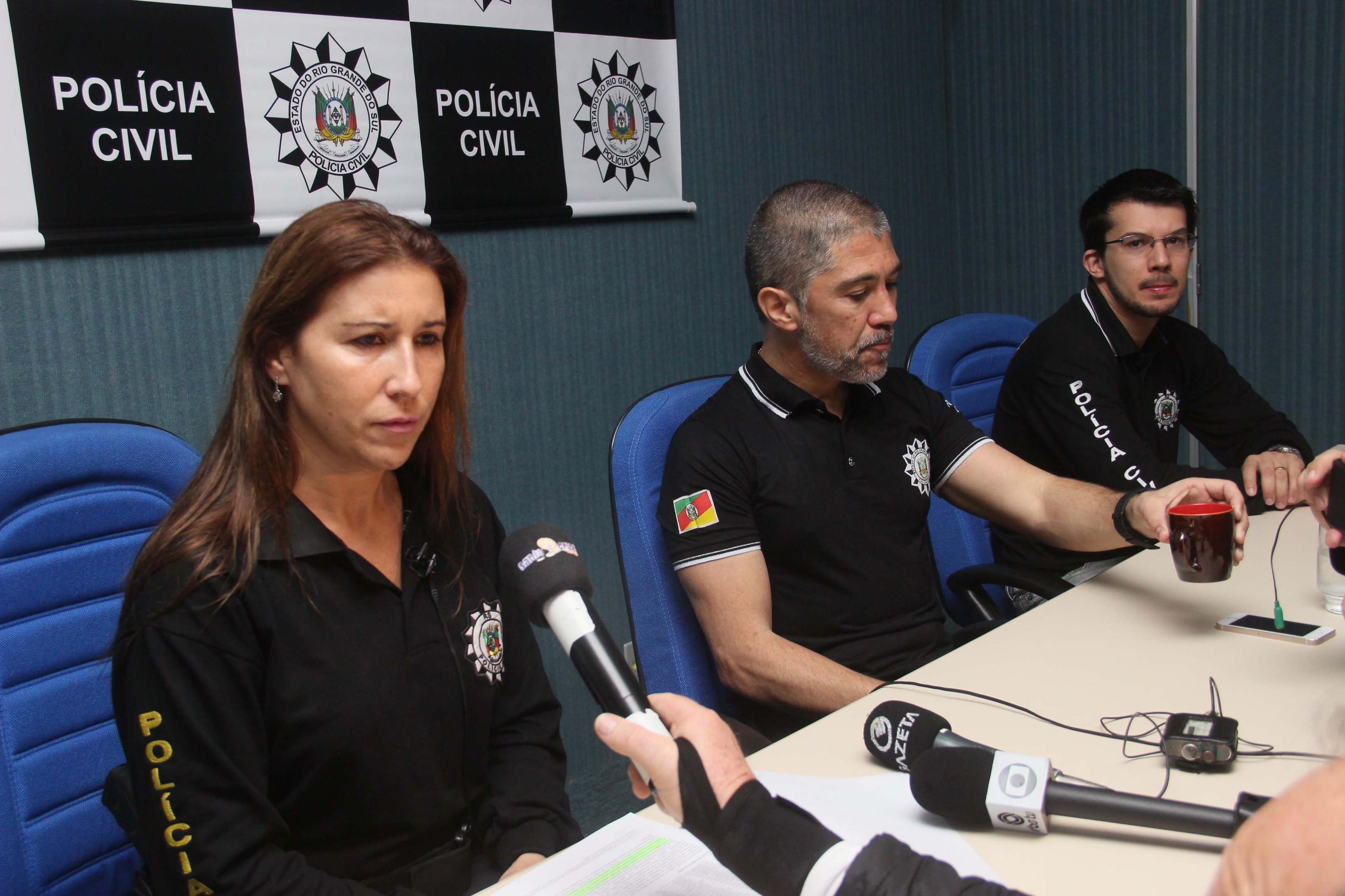 A delegada Lisandra Carvalho concedeu coletiva nesta sexta-feira