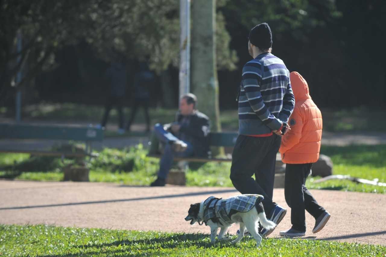 M&iacute;nimas s&atilde;o g&eacute;lidas e negativas pela manh&atilde;, m&aacute;ximas chegam aos 24&deg;C
