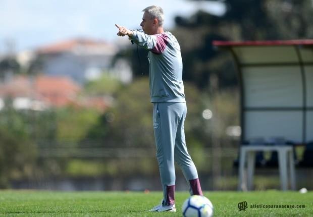 Atl&eacute;tico-PR aposta em press&atilde;o para superar Gr&ecirc;mio 