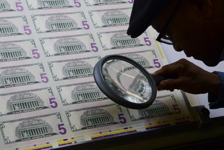 Leve corre&ccedil;&atilde;o indica persistente cautela de investidores