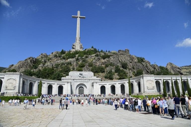 Atualmente, corpo e Francisco Franco est&aacute; no mausol&eacute;u "Valle de los Ca&iacute;dos" 