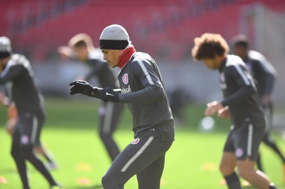 Alvez volta ao comando do ataque do Inter