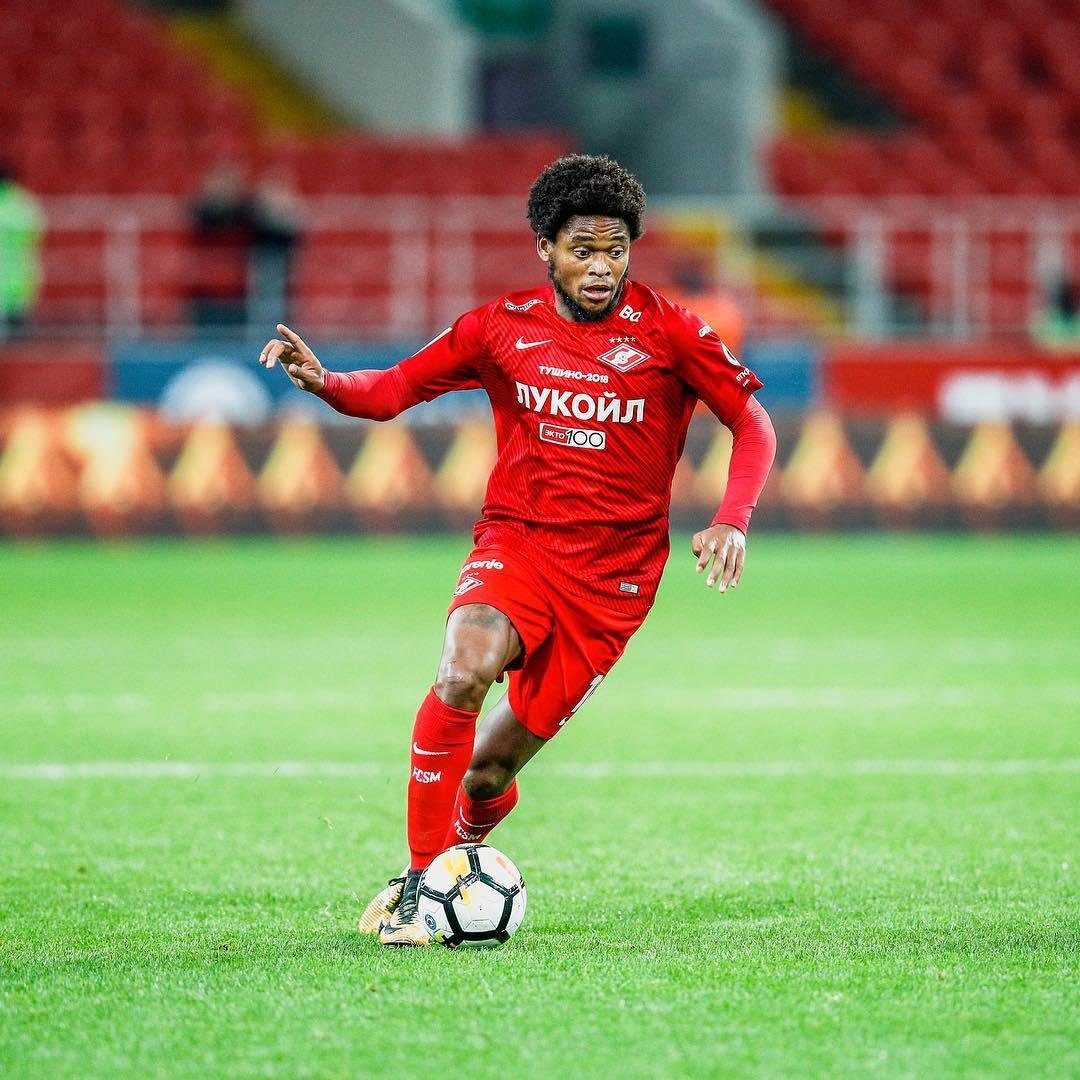 Luiz Adriano foi suspenso por tr&ecirc;s jogos na Liga Europa