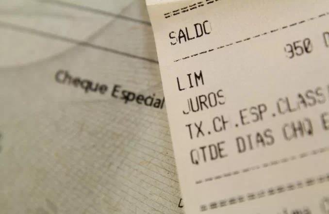 Taxa do cheque especial chega a 303,2% ao ano em julho