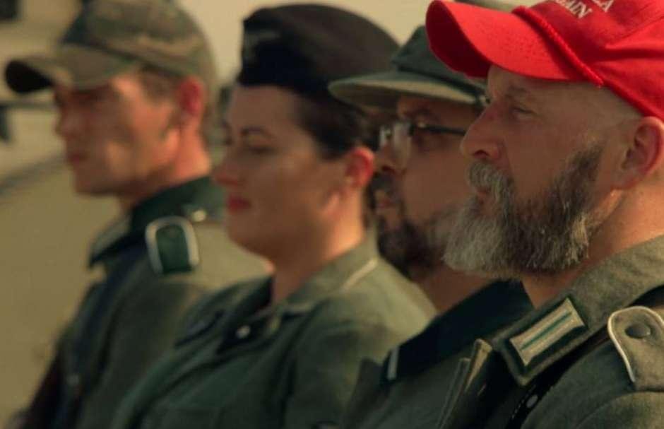 "Preacher" &eacute; alvo de cr&iacute;ticas por mostrar nazista usando bon&eacute; com frase de Trump