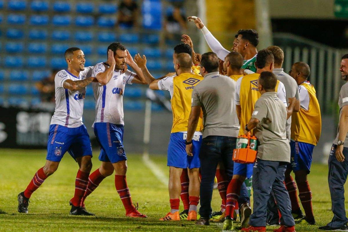 Confronto de amea&ccedil;ados entre Atl&eacute;tico-PR e Vasco teve vit&oacute;ria dos paranaenses