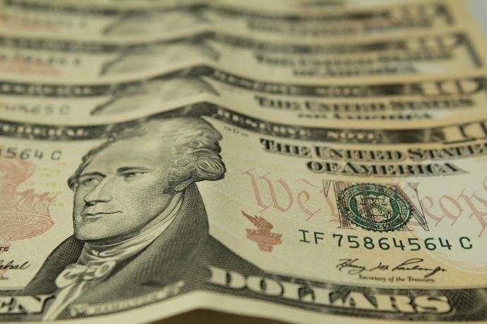 D&oacute;lar opera em alta, pr&oacute;ximo de R$ 4,17 