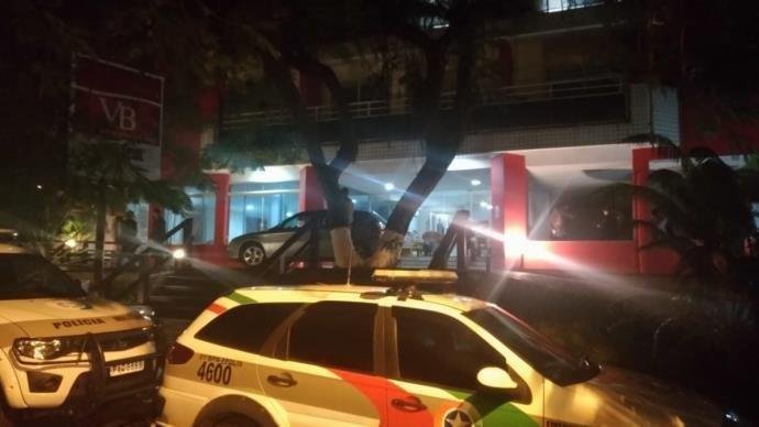 Chacina aconteceu em 5 de julho, em um apart-hotel, na praia de Canasvieiras