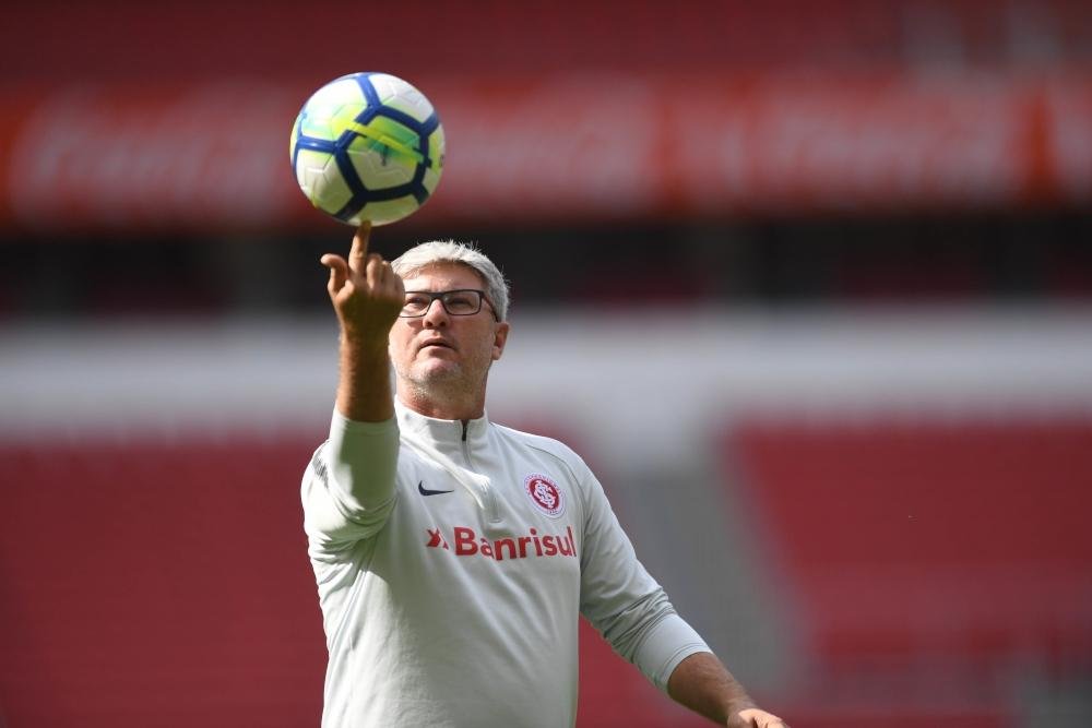 Odair comandou um treino com port&otilde;es fechados nesta quinta