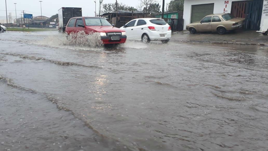 Chuva causa transtornos no tr&acirc;nsito em Porto Alegre