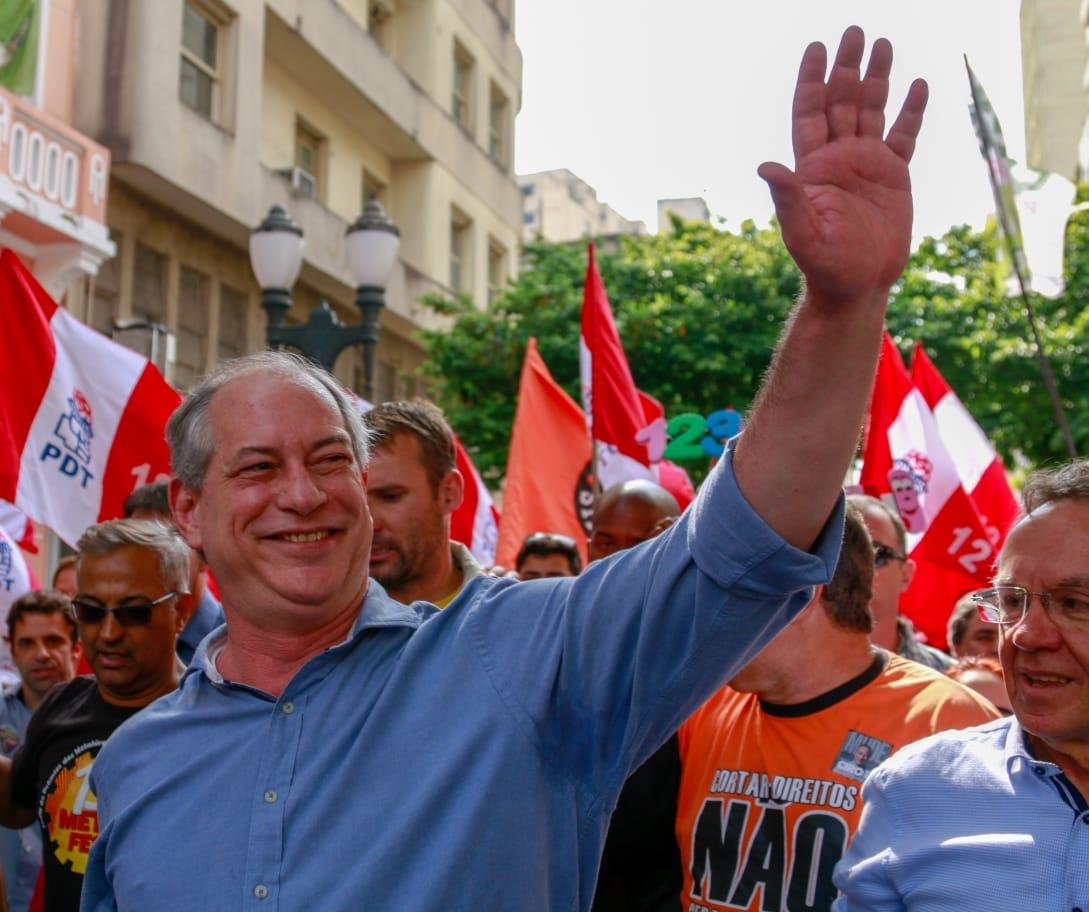 Ciro Gomes durante campanha em Curitiba, neste final de semana