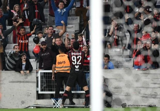 Com gola&ccedil;o de Pablo, Atl&eacute;tico-PR vence Bahia e mant&eacute;m ascens&atilde;o no Brasileir&atilde;o
