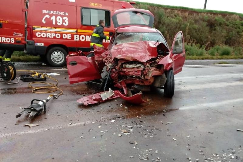 Celta e Focus colidiram em "T" na rodovia
