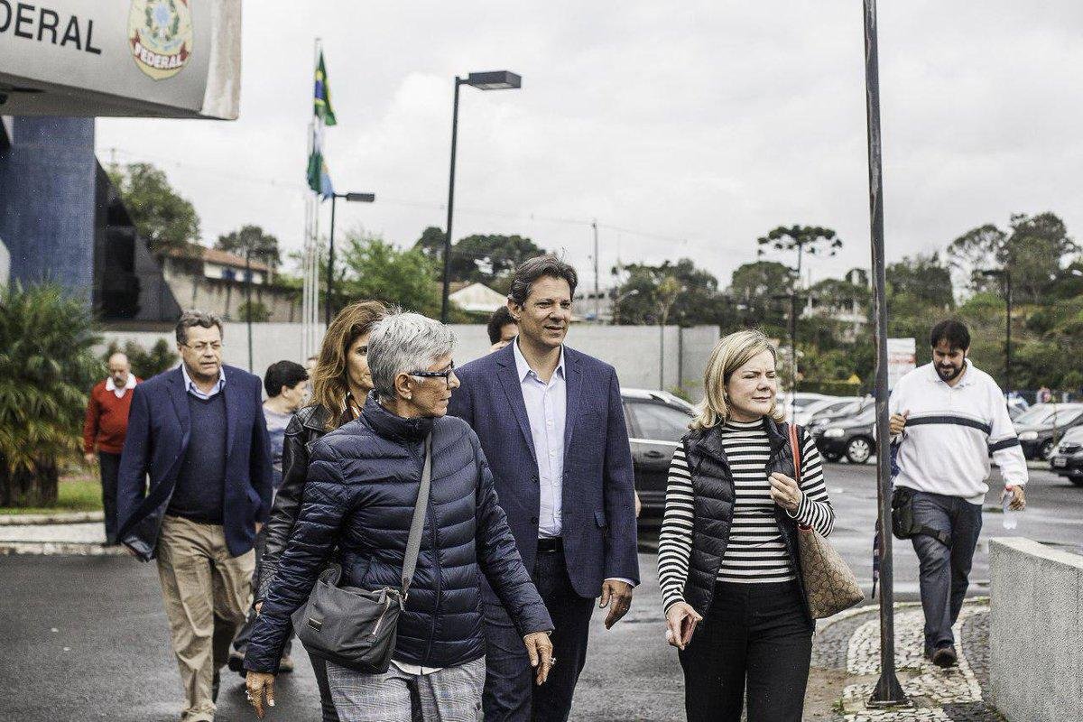 Haddad visitou Lula, na sede da PF, em Curitiba, nesta segunda-feira