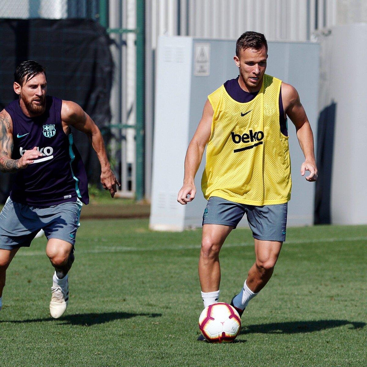 Messi elogiou Arthur em entrevista a r&aacute;dio da Catalunia