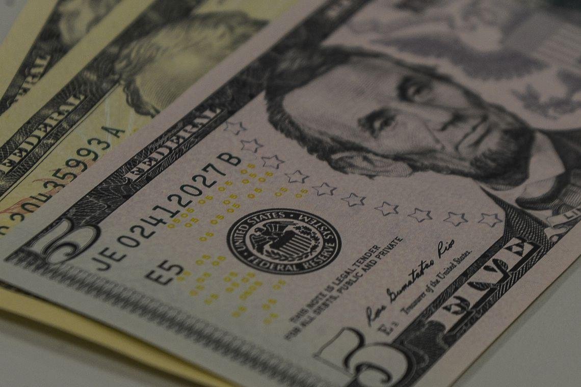 Moeda norte-americana fechou agosto com alta acumulada de 8,49%
