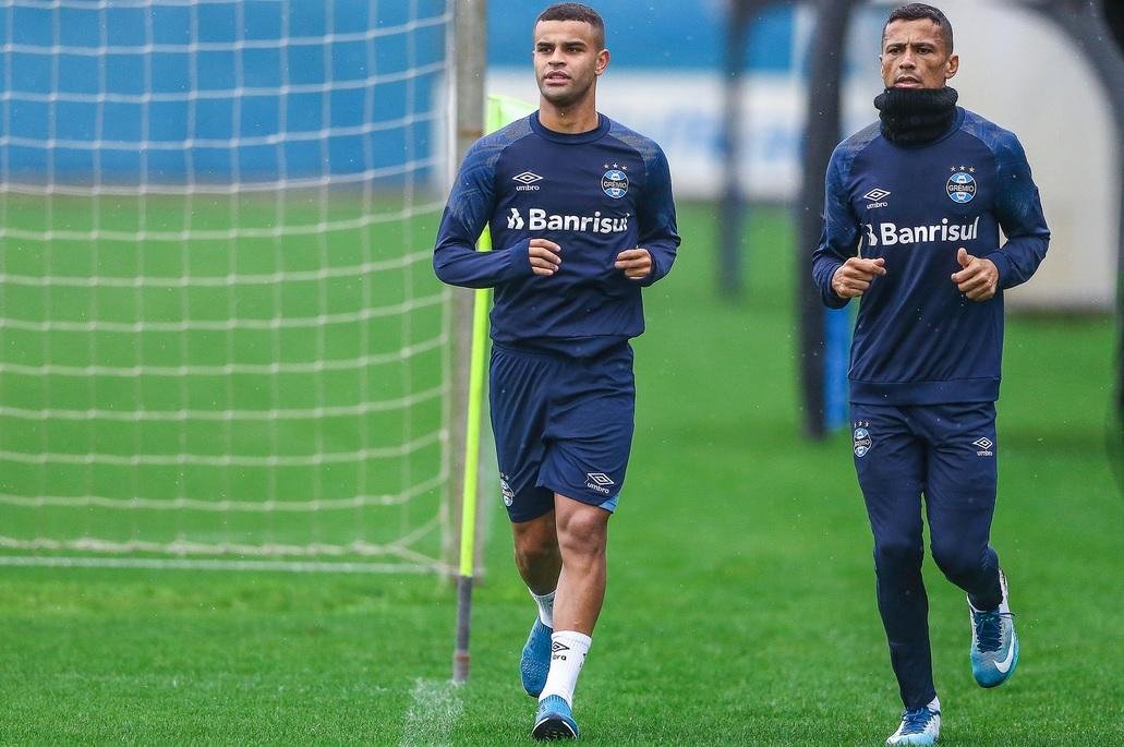 Gr&ecirc;mio muda planos e prepara time misto contra o Santos 