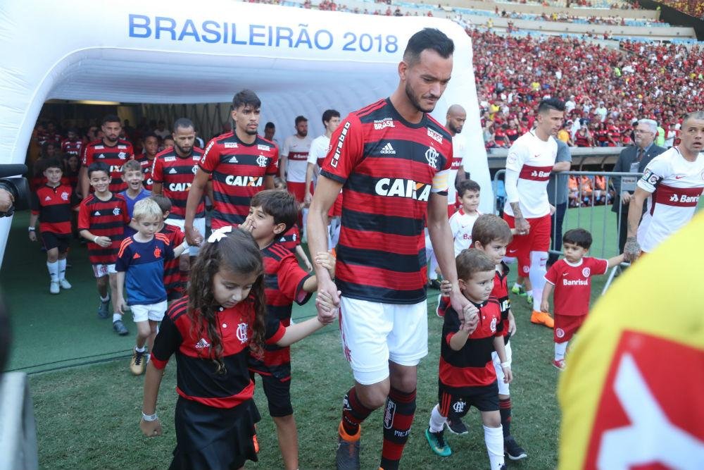 R&eacute;ver atuou no 1&ordm; turno e Flamengo ter&aacute; que pagar R$ 1 milh&atilde;o por descumprimento de contrato com o Inter
