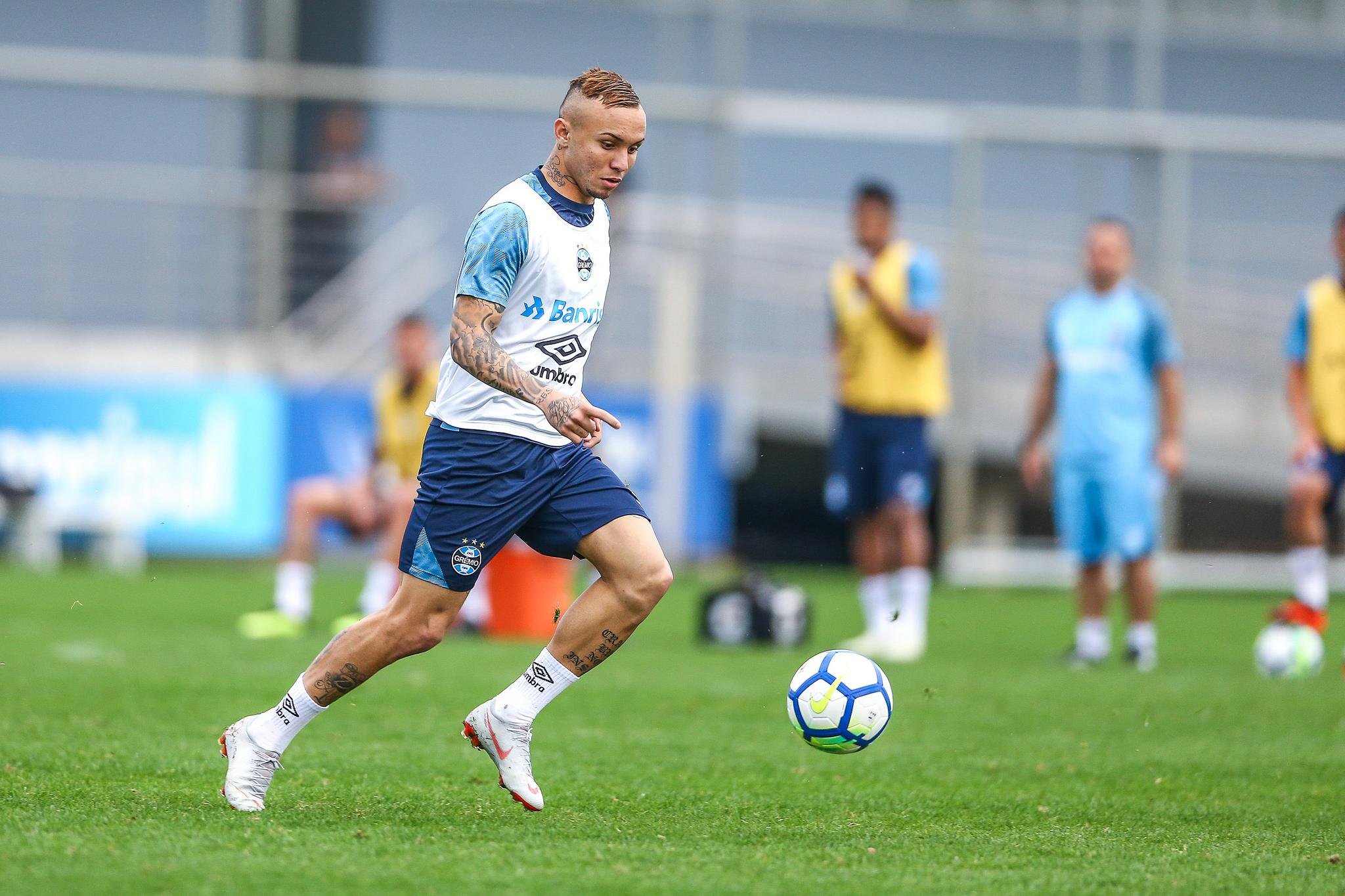 Everton deve fazer &uacute;ltimo jogo antes de se apresentar para a Sele&ccedil;&atilde;o