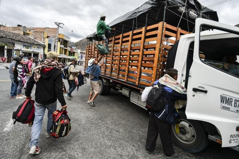 Milhares de venezuelanos tentam fugir da crise econ&ocirc;mico-pol&iacute;tica que assola o pa&iacute;s venezuelano