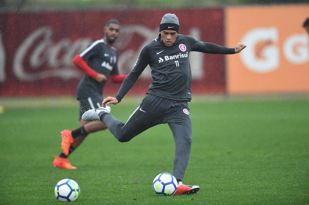 Inter treinou debaixo de forte chuva