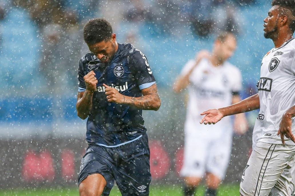 Andr&eacute; entrou no segundo tempo e marcou o quarto gol do Gr&ecirc;mio	