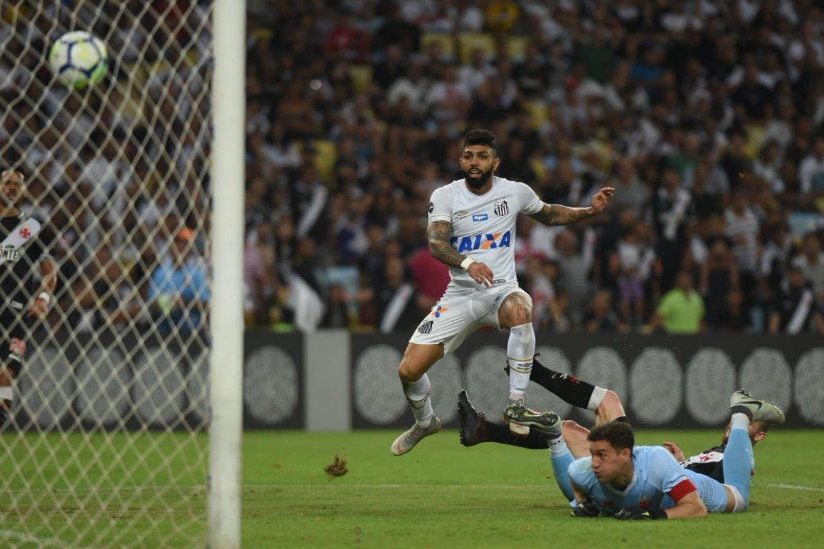 Gabigol marcou tr&ecirc;s gols no Maracan&atilde;