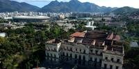 Museu Nacional do Rio Janeiro foi destruído por um incêndio há três dias