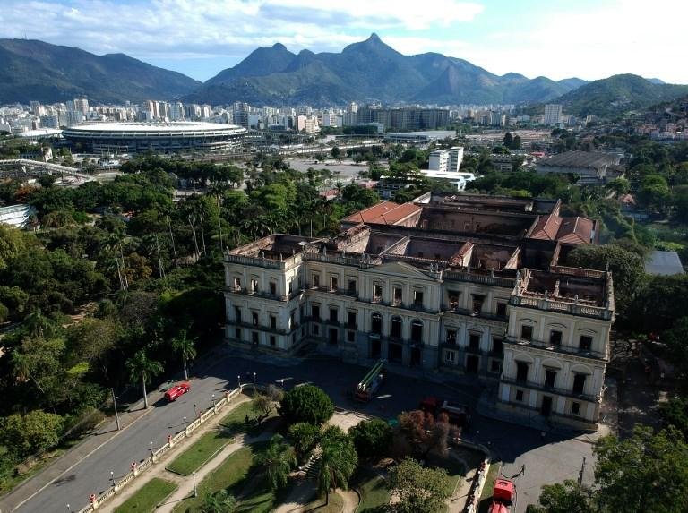 Museu Nacional do Rio Janeiro foi destru&iacute;do por um inc&ecirc;ndio h&aacute; tr&ecirc;s dias