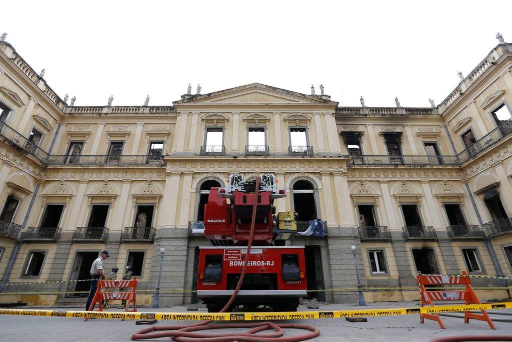 Empresas e bancos se comprometem a ajudar na reconstru&ccedil;&atilde;o do Museu Nacional