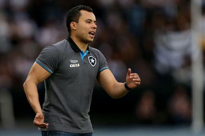 Jair Ventura j&aacute; comandou Botafogo e o Santos