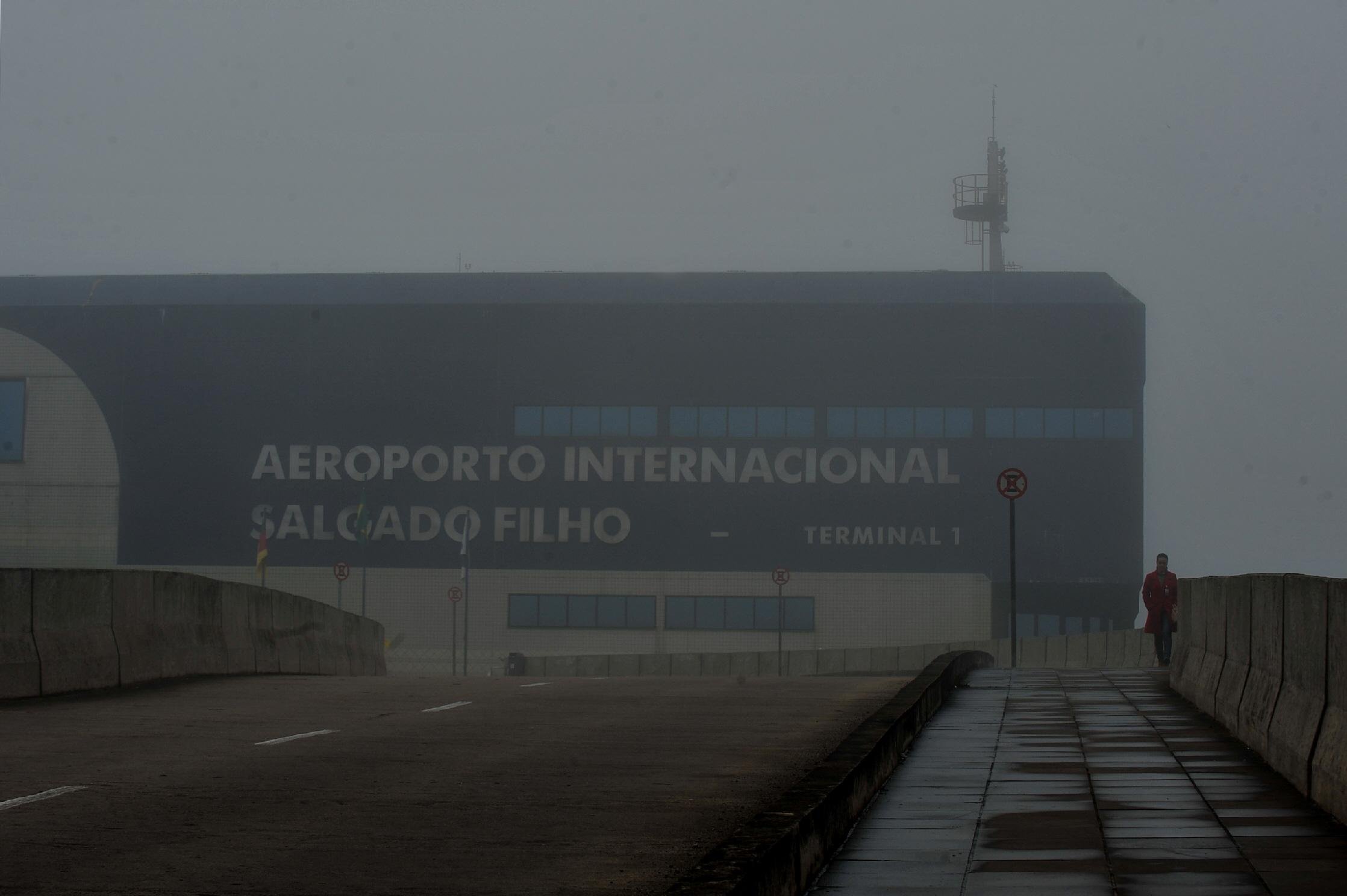 Aeroporto Salgado Filho est&aacute; fechado desde as 6h05min
