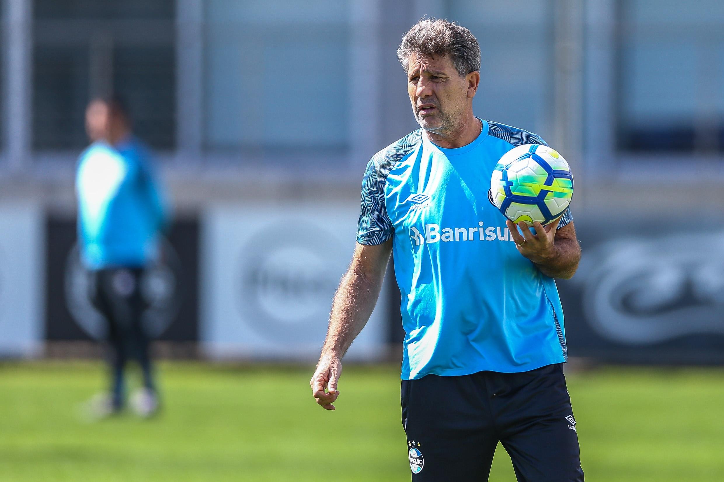 Renato Portaluppi declarou ap&oacute;s o empate com o Santos que o Gr&ecirc;mio &ldquo;est&aacute; viv&iacute;ssimo no campeonato&rdquo;