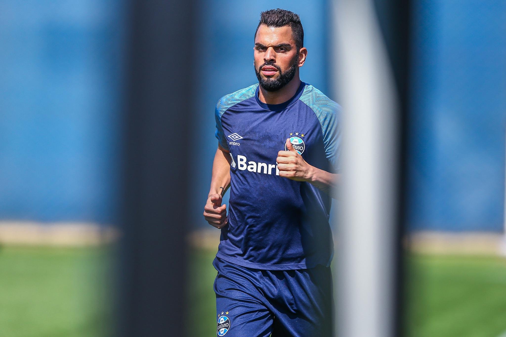 Maicon &eacute; a grande d&uacute;vida para o Gre-Nal
