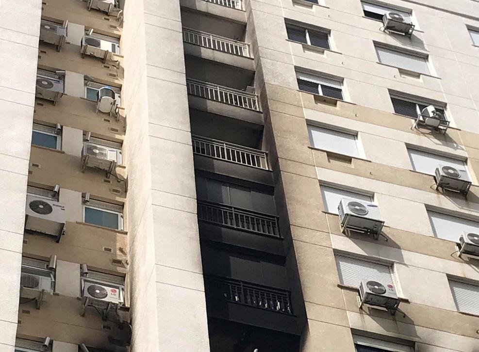Foco do inc&ecirc;ndio foi na sala do apartamento