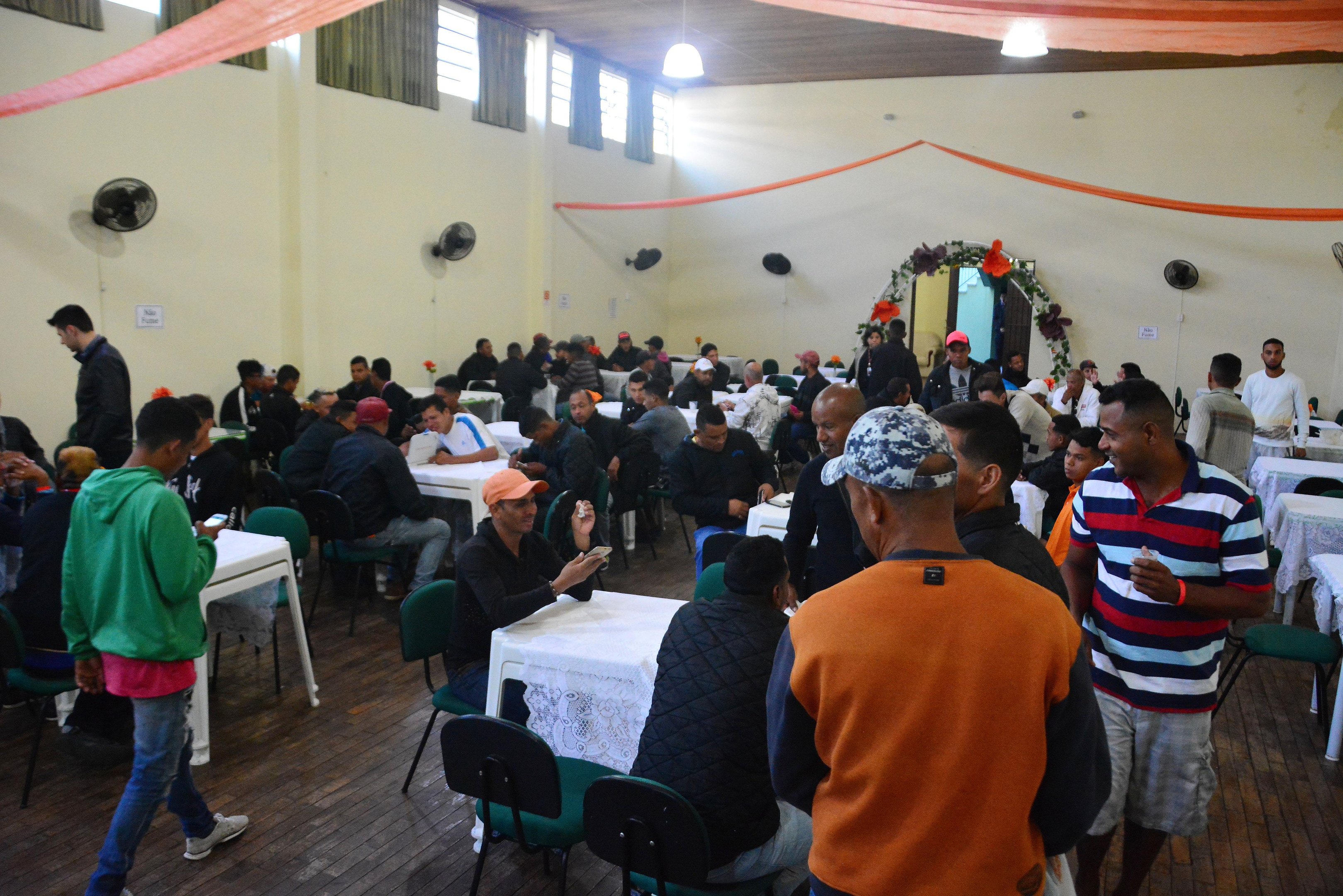 Primeiro grupo de imigrantes foi recebido em Esteio