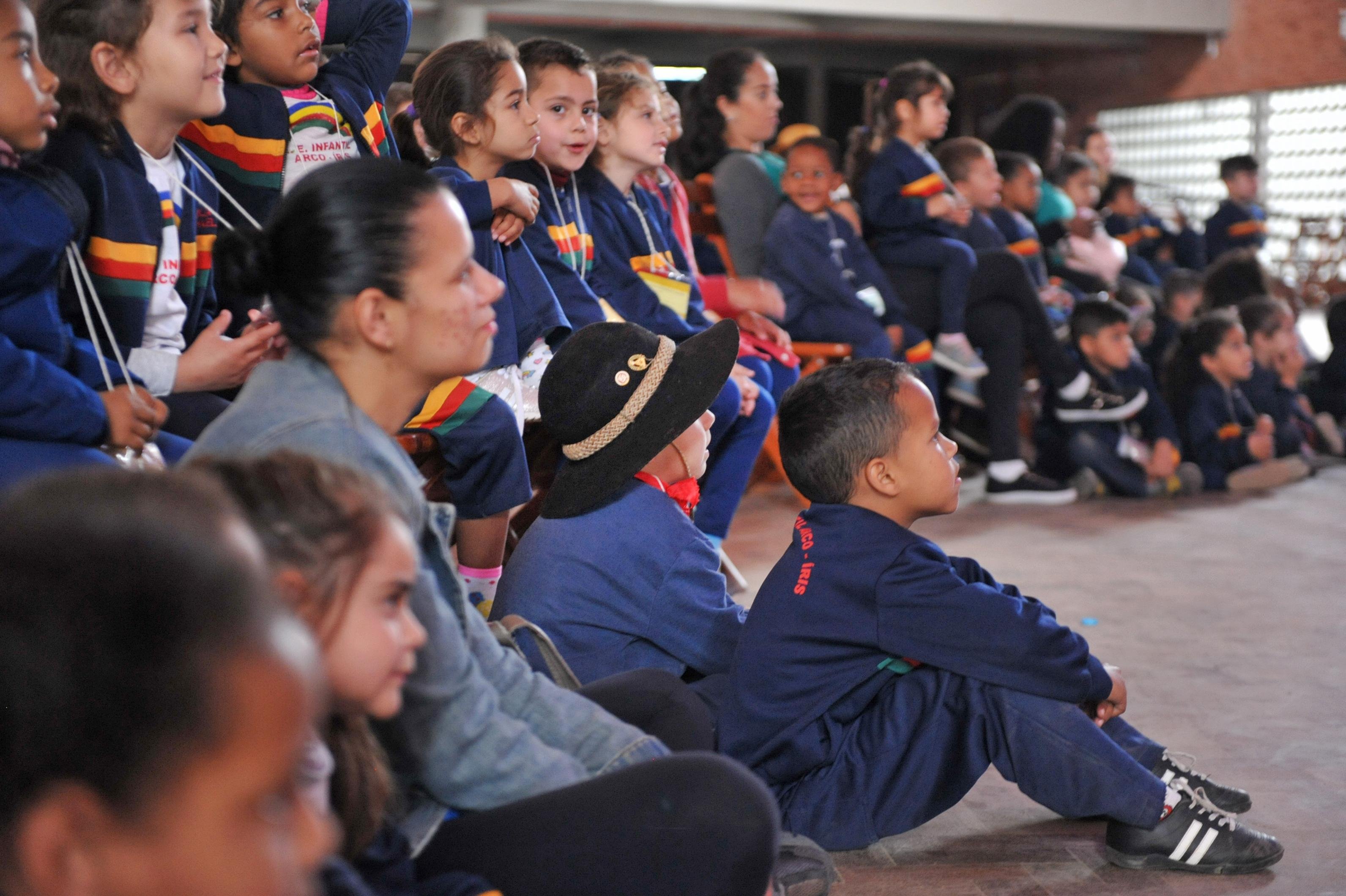 Cerca de 150 alunos assistiram ao espet&aacute;culo nesta segunda-feira