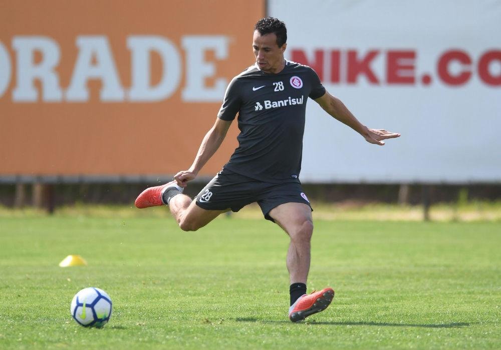 Leandro Dami&atilde;o pode voltar a ser titular do Inter contra a Chape