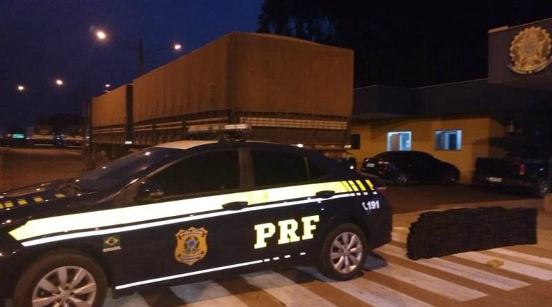 Policiais rodovi&aacute;rios federais desconfiaram da quantidade excessiva de pneus sobressalentes do caminh&atilde;o