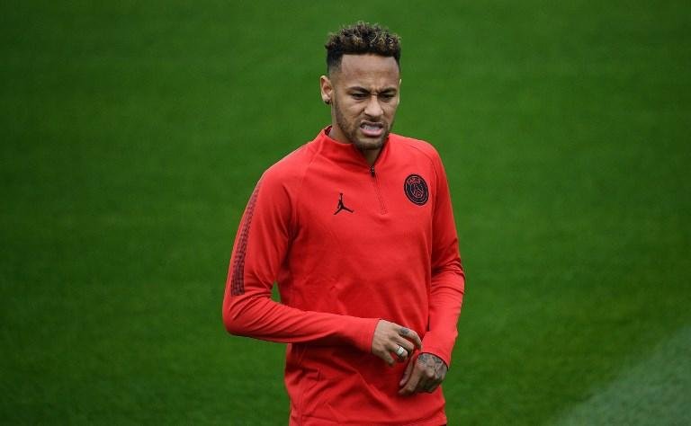 Daniel Alves acredita que o amadurecimento de Neymar ser&aacute; natural pelo pr&oacute;prio fato de que ele n&atilde;o &eacute; mais um garoto