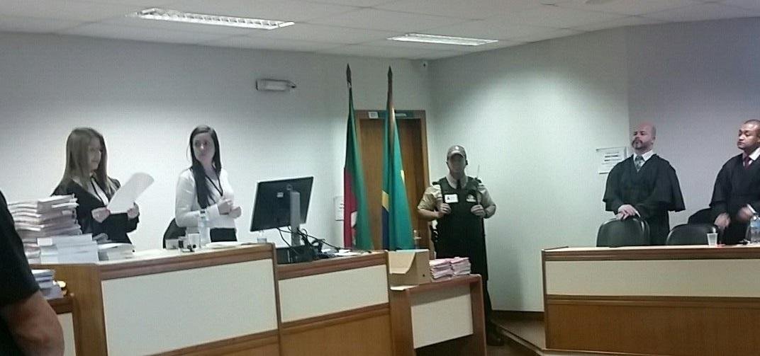 Ju&iacute;za Marilde Goldschmidt l&ecirc; a senten&ccedil;a