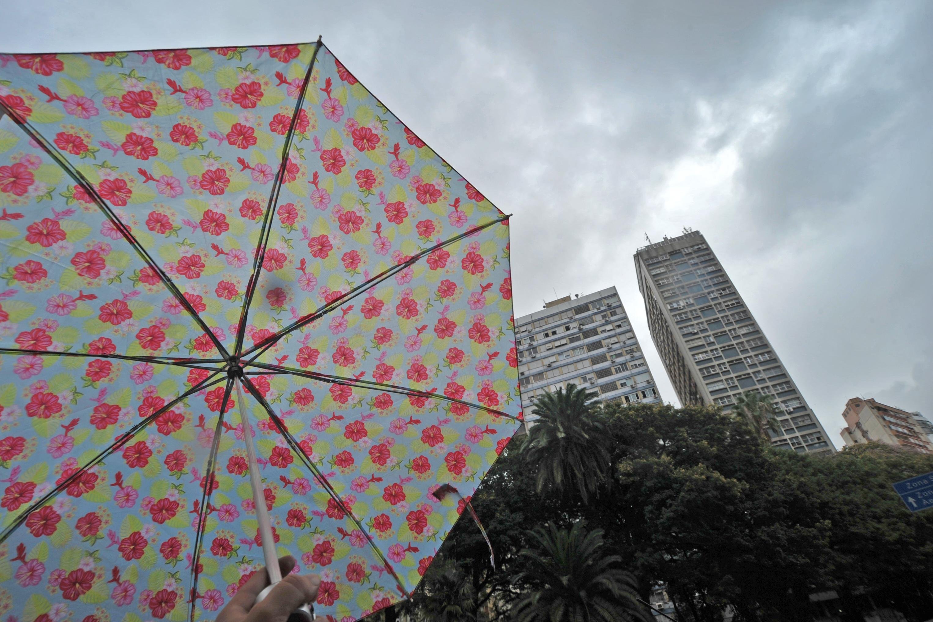 Porto Alegre ter&aacute; per&iacute;odos de sol e chuva nesta sexta-feira