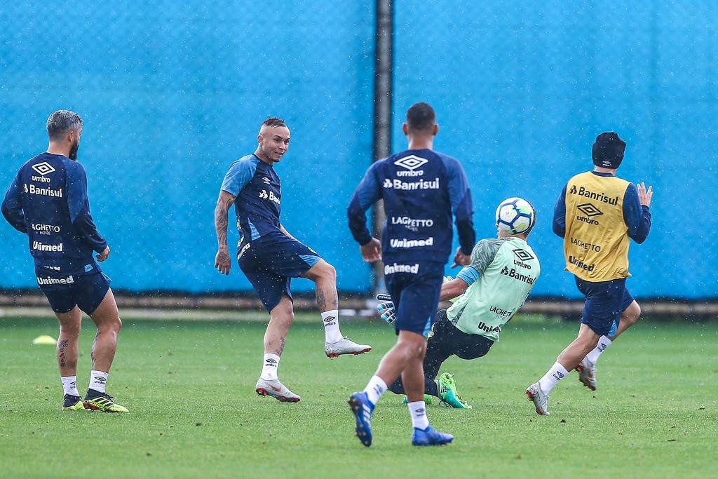 Everton participou do recreativo dos suplentes, que devem enfrentar o Paran&aacute;, no s&aacute;bado