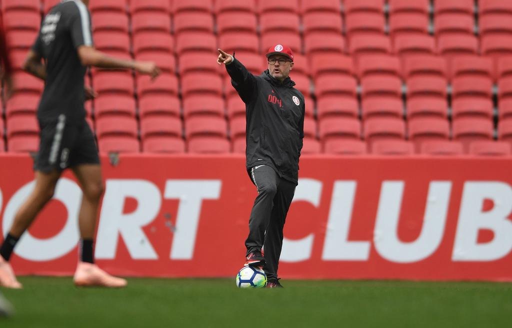 Odair manteve mist&eacute;rio sobre a escala&ccedil;&atilde;o para pegar a Chapecoense