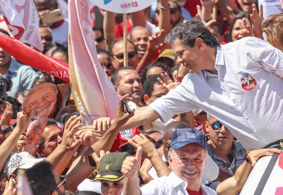Candidato est&aacute; em campanha no nordeste