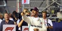 Lewis Hamilton conquista pole no GP de Singapura de F1